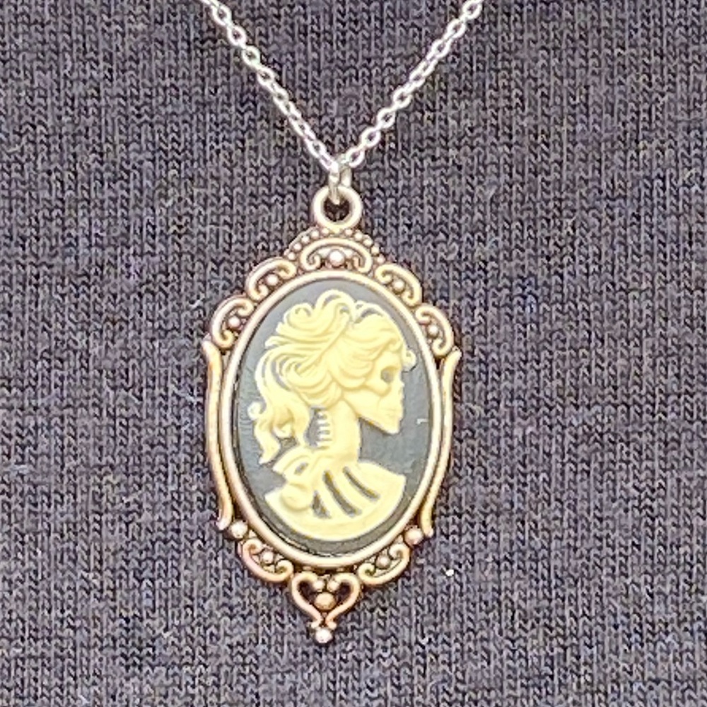 Skeleton Goddess Cameo Necklace - Picture 3 of 6